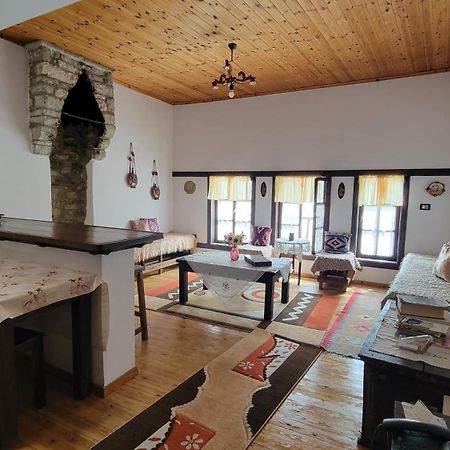 Guest House Mangalem Berat Exterior photo