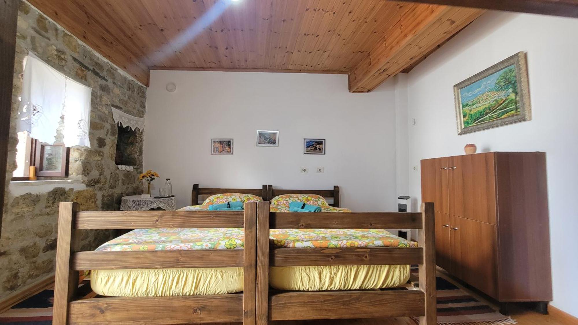 Guest House Mangalem Berat Exterior photo