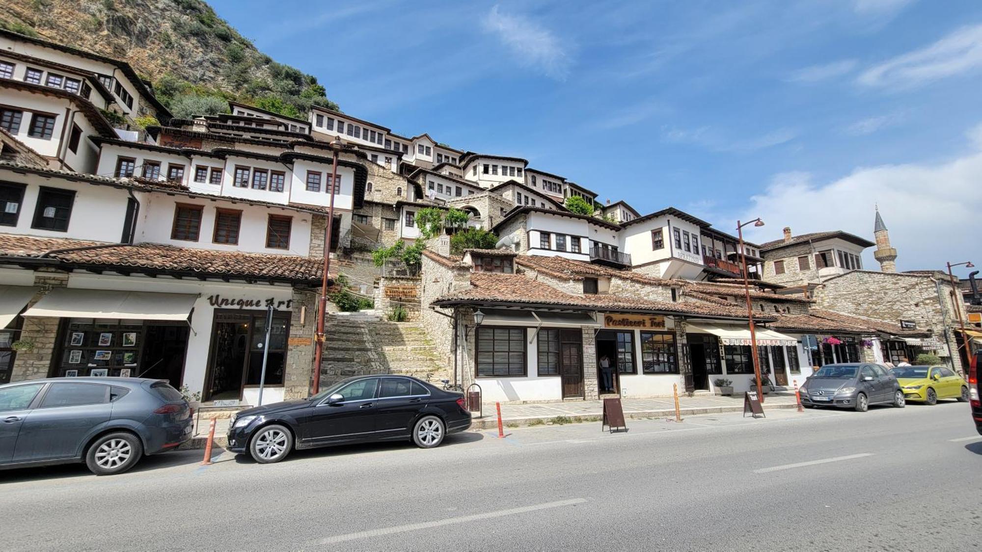 Guest House Mangalem Berat Exterior photo