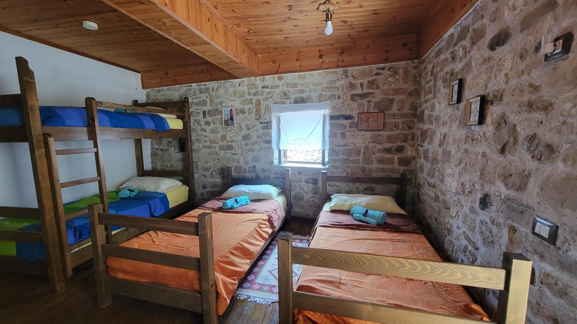 Guest House Mangalem Berat Exterior photo