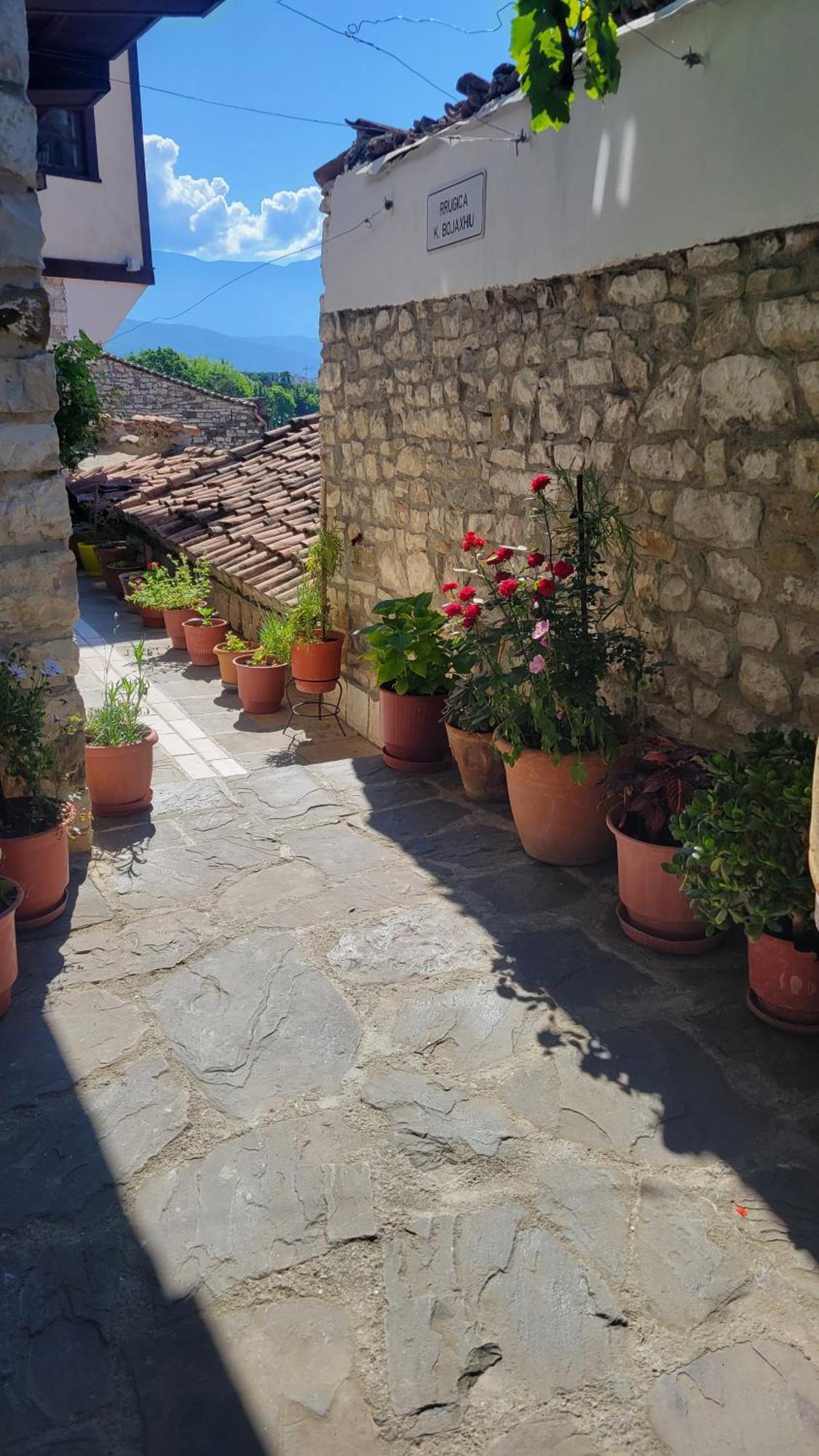 Guest House Mangalem Berat Exterior photo