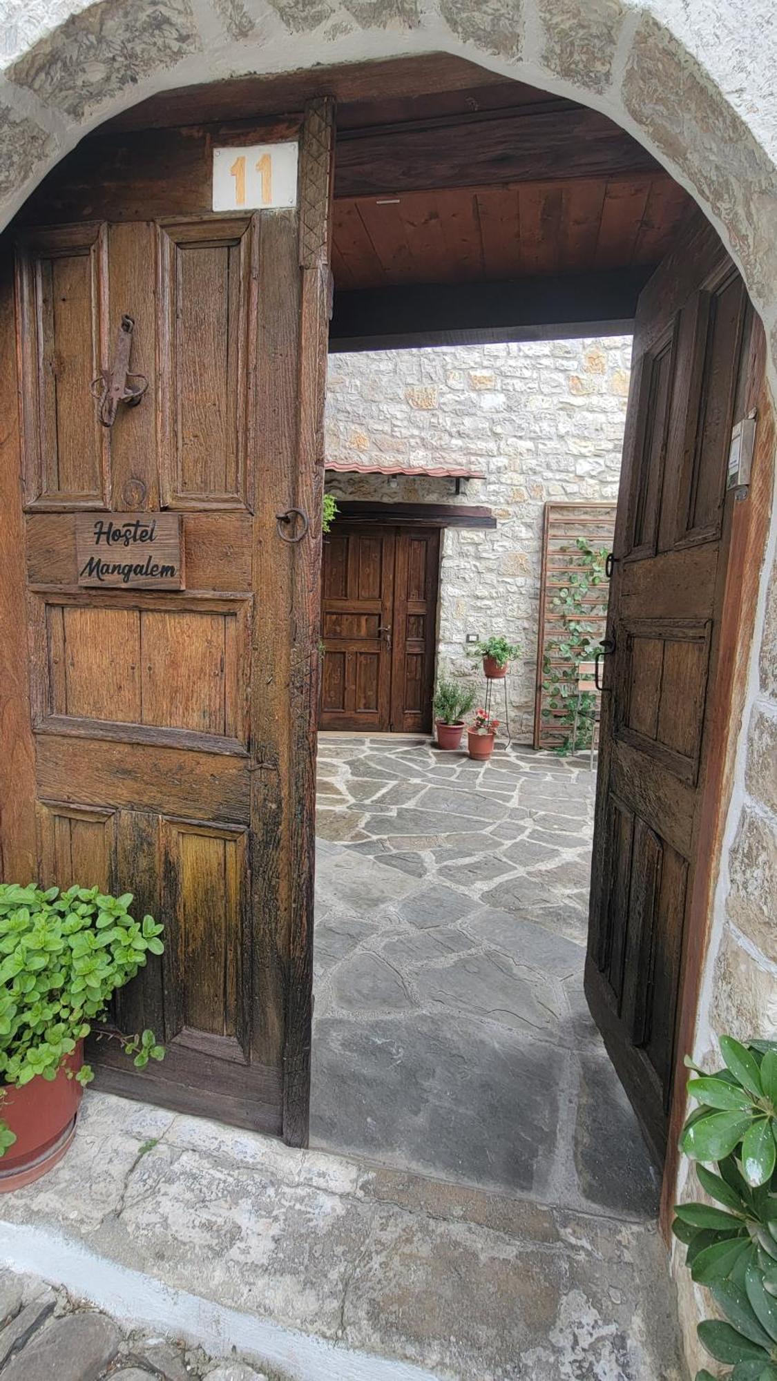 Guest House Mangalem Berat Exterior photo