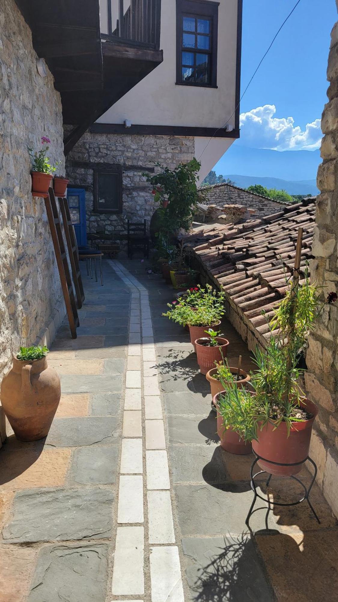 Guest House Mangalem Berat Exterior photo